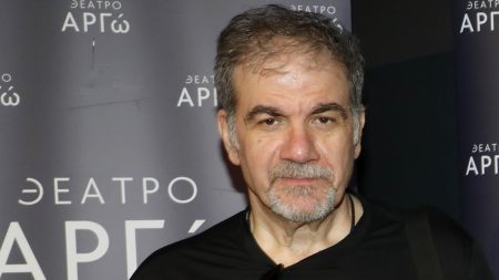 Δημήτρης Σταρόβας