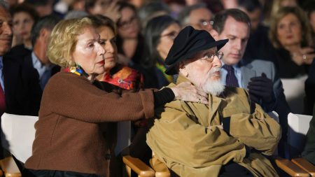 Διονύσης Σαββόπουλος: Η τελευταία δημόσια εμφάνιση 5 μήνες πριν «φύγει» από τη ζωή – Στο πλευρό του η σύζυγός του, Άσπα