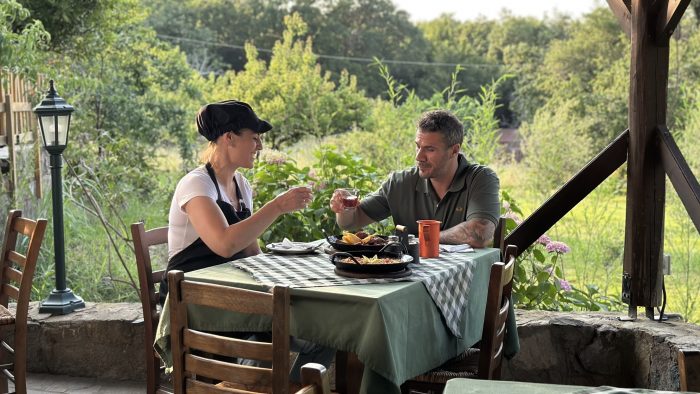 Akis’ Food Tour: Ο Άκης Πετρετζίκης συνεχίζει το πιο γευστικό food tour στη Σαμοθράκη