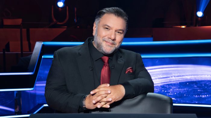 Γρηγόρης Αρναούτογλου: Ο “Εκατομμυριούχος” επιστρέφει με έξι εκλεκτούς καλεσμένους