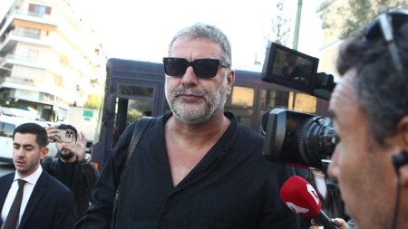 Βασίλης Μπισμπίκης