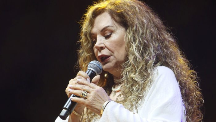 Ελένη Δήμου: «”Στο θέμα της φωνής δεν υπάρχει τύχη, θα καταρρεύσει αν κάνεις κακή ζωή»