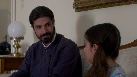 Άγιος Έρωτας: Η Χλόη τα βάζει με όλους και στρέφεται στον πατέρα Νικόλαο για βοήθεια