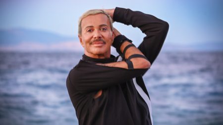 Λάκης Γαβαλάς