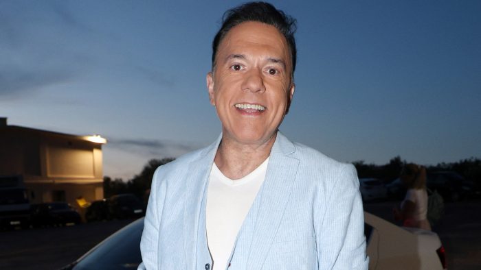 Ποσειδώνας Γιαννόπουλος: «Είμαι η παλιά γενιά των γκέι που σήμαινε μποέμ και ελευθερία, η μεγαλύτερη μου σχέση είναι 10 μήνες»