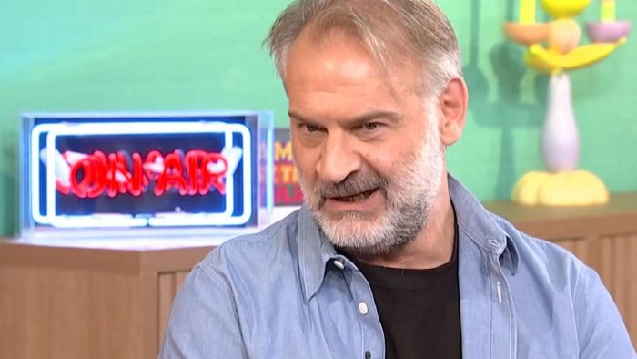 Ο Τάσος Γιαννόπουλος ξεκαθαρίζει οριστικά στο Στούντιο 4 για την ανυπόστατη πληροφορία: «Δεν ισχύει κάτι τέτοιο»