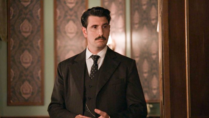 Grand Hotel: Ύποπτος ο Ρήγας για την εξαφάνιση της Ρεγγίνας
