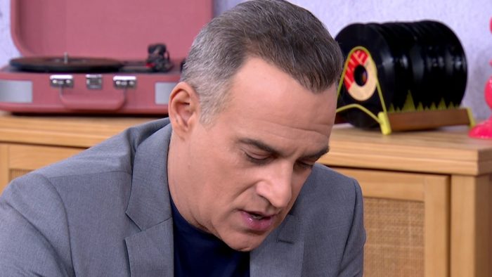 Κρατερός Κατσούλης – Η στιγμή που συγκινείται στον αέρα με την αναφορά στον καρκίνο: «Σε κάνει να μην χάνεις χρόνο»