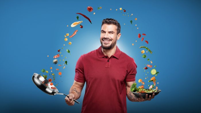 Ο Άκης Πετρετζίκης ανοίγει το Kitchen Lab για 9η σεζόν στον Alpha