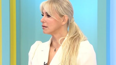 Ζωή Κρονάκη – Τη μπέρδεψαν με την Άννα Βίσση: «Μου φώναζαν κάτι παππούδες στον δρόμο»