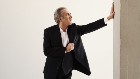 Αλ Τσαντίρι Νιουζ: Πρεμιέρα απόψε για τον Λάκη Λαζόπουλο στο MEGA