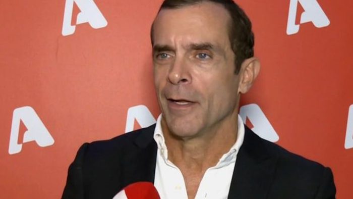 Κωνσταντίνος Μαρκουλάκης: «Πολλές φορές στον δρόμο με φωνάζουν “γιατρέ”»