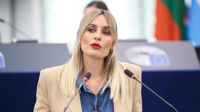 Ελεονώρα Μελέτη από το Στρασβούργο: «Η ισορροπία επαγγελματικής και οικογενειακής ζωής είναι δικαίωμα, όχι πολυτέλεια»