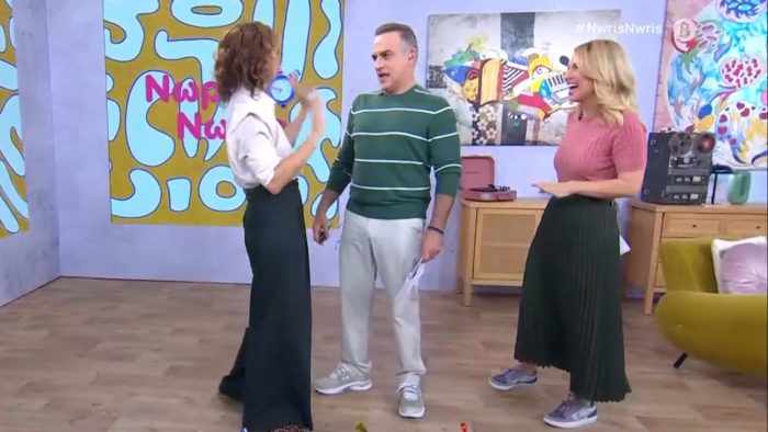 Κρατερός Κατσούλης – Μαρία Ηλιάκη «κόκκαλο» με το σχόλιο της καλεσμένης: «Θα κάνω είσοδο σε αυτό το στούντιο που είναι τόσο μικρό;»