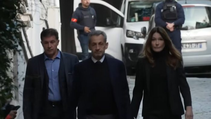 Νικολά Σαρκοζί: Οδηγείται στη φυλακή και ξεκινά η 5ετής κάθειρξή του