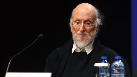 Διονύσης Σαββόπουλος – Η δημόσια παραδοχή που προκάλεσε συζητήσεις: «Χαστούκιζα τα παιδιά μου όταν ήταν μικρά, με κοίταζαν κατατρομαγμένα τα πουλάκια μου»