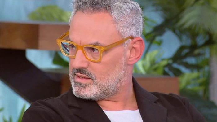 Νίκος Συρίγος σε Σκορδά: «Την ώρα που κάποιοι ποντάρουν σε σαχλαμάρες για την τηλεθέαση, εσείς τιμήσατε τον Σαββόπουλο»