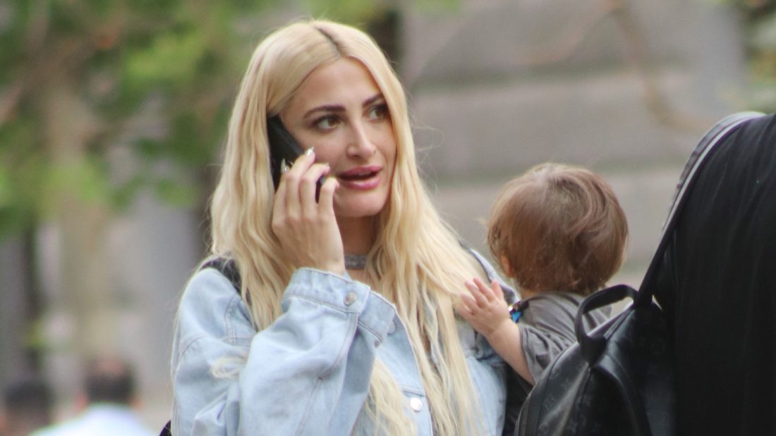 Ιωάννα Τούνη: «Ήρθαμε στην παρέλαση να δούμε αστυνομικούς, πυροσβέστες, στρατιωτικούς»