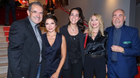 Λαμπερή πρεμιέρα για το «Απόρρητο» με Κουλίεβα, Στέργιογλου, Κιμούλη στο Θέατρο ΔΙΑΝΑ