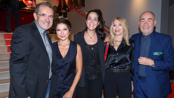 Λαμπερή πρεμιέρα για το «Απόρρητο» με Κουλίεβα, Στέργιογλου, Κιμούλη στο Θέατρο ΔΙΑΝΑ