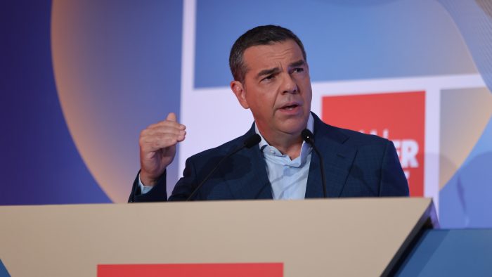 Αλέξης Τσίπρας παραιτήθηκε από βουλευτής του ΣΥΡΙΖΑ: «Εγκαταλείπω την ασφάλεια των ορεινών εδράνων, ίσως σύντομα να ταξιδέψουμε πάλι μαζί»