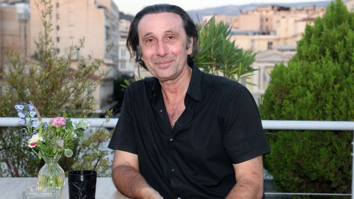 Ρένος Χαραλαμπίδης: «Δηλητηριάστηκα πριν την παράσταση, κάηκαν οι φωνητικές μου χορδές και δεν έπιανε η κορτιζόνη»