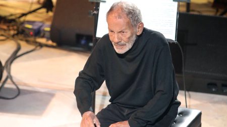 Σταύρος Ξαρχάκος