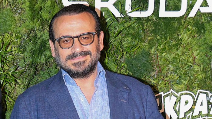 Βασίλης Ζούλιας για Emily in Paris: «Ένα από τα φορέματα που φόρεσε η Λίλι Κόλινς, το είχε φορέσει πρώτα η Κατερίνα Καινούργιου»