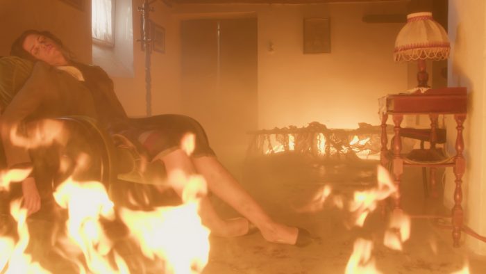 Άγιος Έρωτας: Απόψε το σπίτι της Ολυμπίας Καραντωνάκη τυλίγεται στις φλόγες – Μια κινηματογραφική σκηνή υψηλών προδιαγραφών