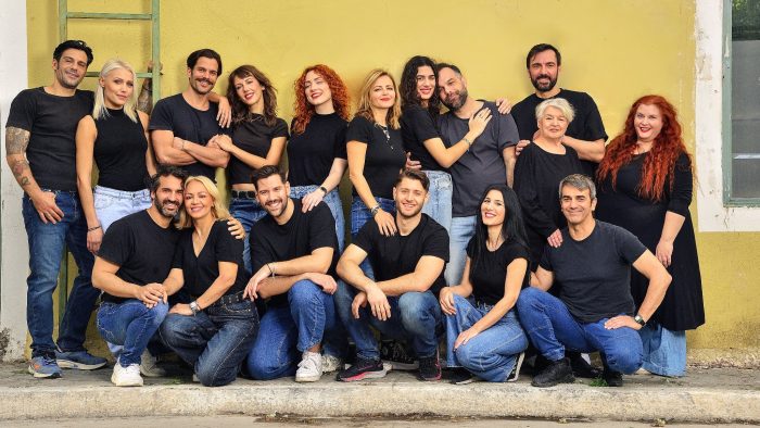 Ο Δημήτρης Καρατζιάς φέρνει το «Σκοτώνουν τα άλογα όταν γεράσουν» στο θέατρο Εν Αθήναις