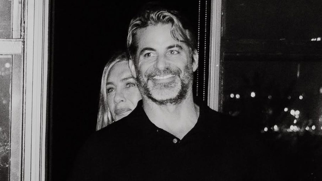 Τζένιφερ Άνιστον: Επισημοποίησε με μία φωτογραφία τη σχέση με τον νέο της σύντροφο