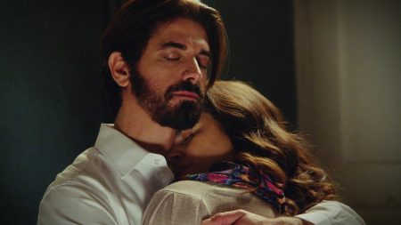 Άγιος Έρωτας: Ο πατήρ Νικόλαος επισκέπτεται τη Σοφία στο κρατητήριο