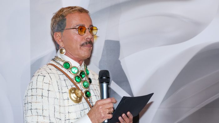 Λάκης Γαβαλάς: «Θα καταλήξω στάχτη σε ένα κουτί, αφού ο πατέρας μου ο μαρμαράς δεν ζει για να μου βάλει την ταφόπλακα»