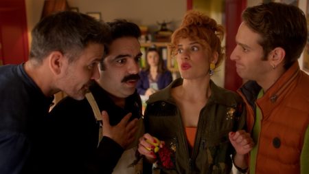 Hotel Elvira: Ο Φίλιππος κρύβει το πτώμα σε ένα άδειο δωμάτιο και όλοι κάνουν ό,τι μπορούν για να το εξαφανίσουν