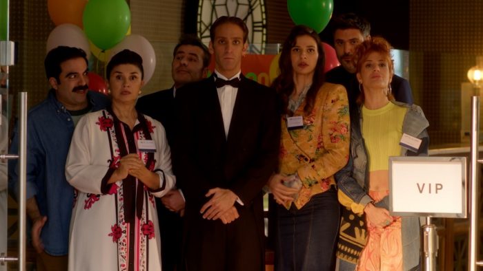 Hotel Elvira: Η παράξενη συμπεριφορά του Φίλιππου ανησυχεί την Ντίνα