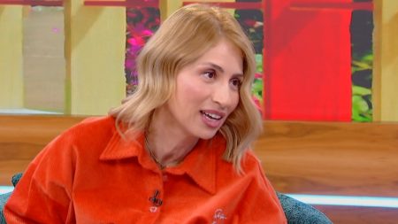 Μαρία Ηλιάκη: «Πρώτη φορά σε βλέπω από κοντά, πώς είναι να είσαι τόσο όμορφη;» – «Έχει πολύ γούστο το κορίτσι»