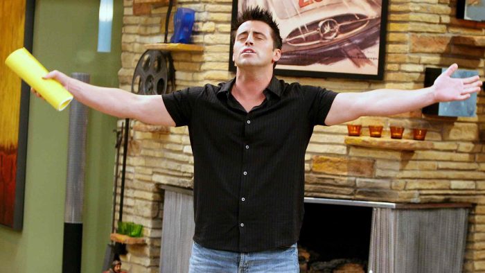 Joey: Ο Β’ κύκλος άργησε 20 χρόνια – Αξίζει να δεις το spin off των Friends το 2025;