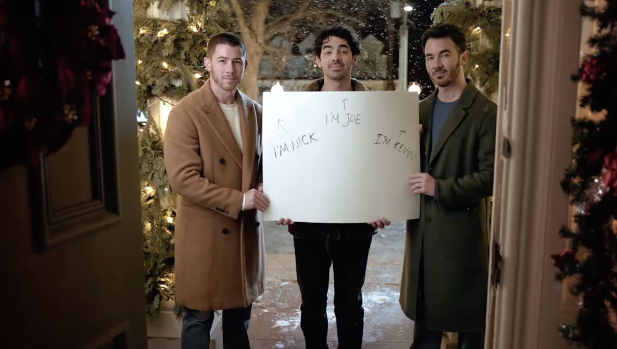 jonas-brothers-a-very-jonas-christmas-disney-1