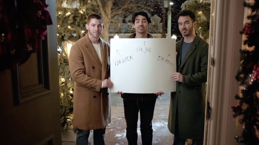 jonas-brothers-a-very-jonas-christmas-disney-1