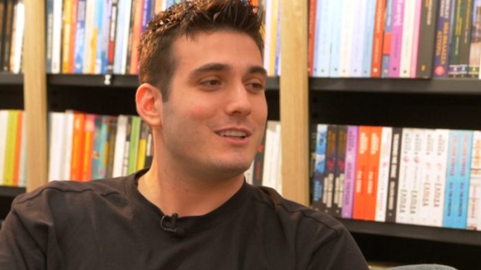 Γιώργος Κακοσαίος: «Ο πατέρας μου με έβαλε στην ελληνική δισκογραφία, αλλά από εκεί και πέρα ήμουν μόνος μου»