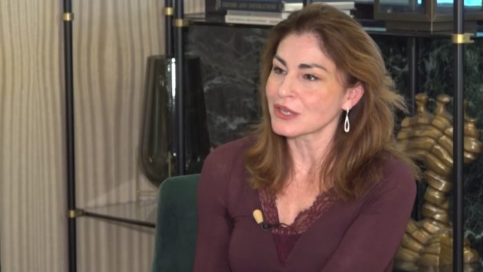 Αλεξία Καλτσίκη: «Ο γονεϊκός ρόλος τουλάχιστον στην Ελλάδα είναι μια δύσκολη αποστολή»