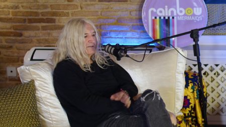 Νίκος Καρβέλας