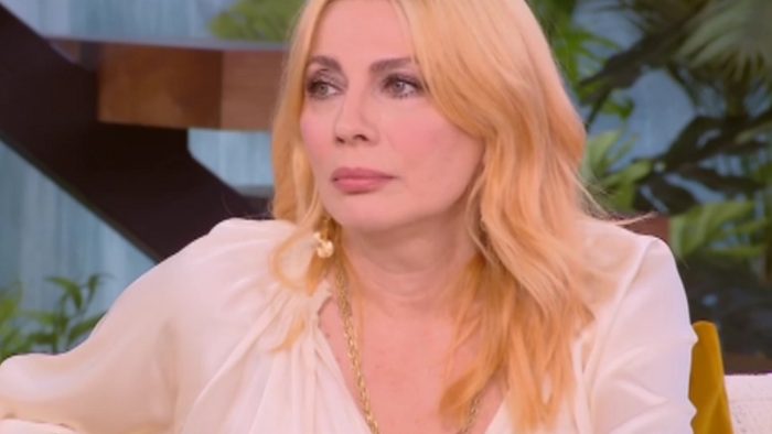 Σμαράγδα Καρύδη για Παρά Πέντε: «Ο κόσμος το αγαπάει και είπαμε ότι αξίζει να το κάνουμε»