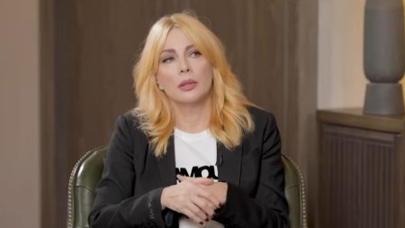 Σμαράγδα Καρύδη