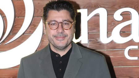 Λάμπρος Κωνσταντάρας