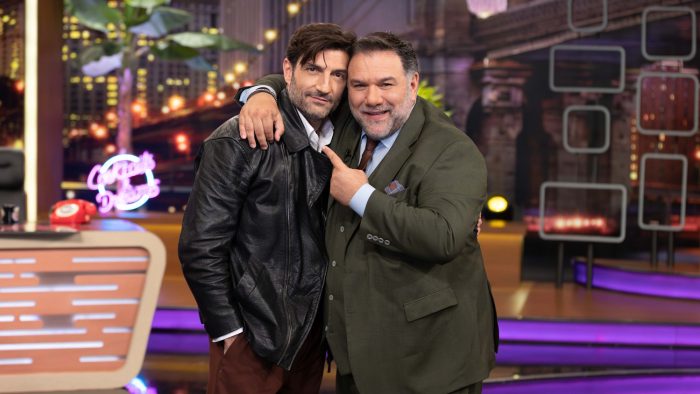 The 2Night Show: Νίκος Κουρής, Τάσος Νούσιας και Έλενα Κρεμλίδου είναι οι αποψινοί καλεσμένοι του Γρηγόρη Αρναούτογλου