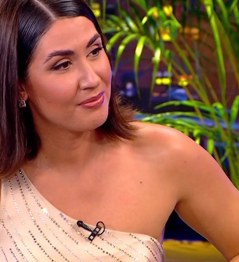 Bir guruh jojalarning erotik fotosuratlari Rokko Siferdi bilan porno video