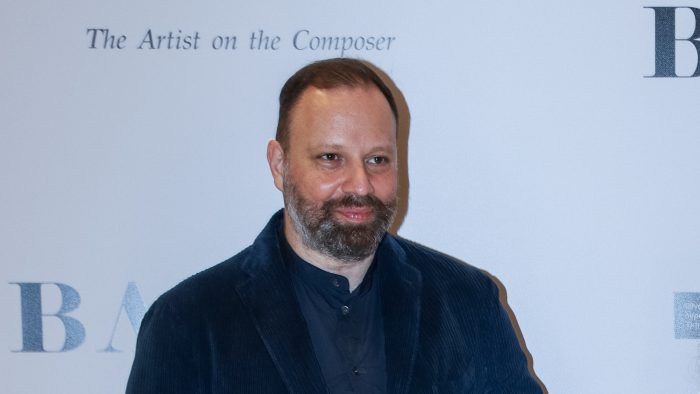 Γιώργος Λάνθιμος: «Είμαι εδώ για να υποστηρίξω γυναίκες που κατήγγειλαν κάποιον και περνάνε μια δύσκολη στιγμή»