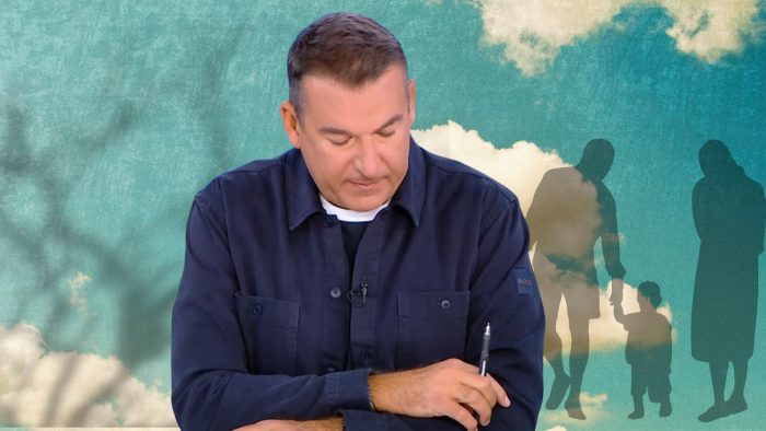 Γιώργος Λιάγκας: «Αν μια μάνα ή ένας πατέρας με έδερνε, δεν καταλαβαίνω γιατί να έχω υποχρέωση… και σου μιλάει ένα πονεμένο παιδί»