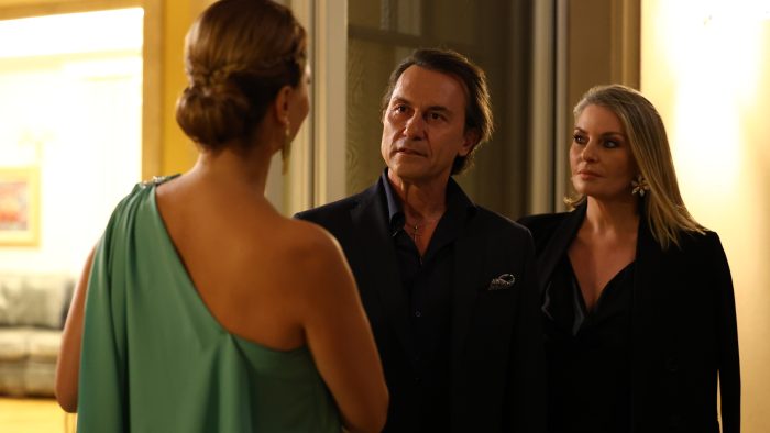 Να μ’ αγαπάς: Ανακαλύπτει το νήμα που μπορεί να την οδηγήσει στην αλήθεια